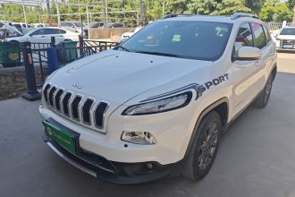 Jeep 自由光 2020款 2.0L 两驱经典运动版