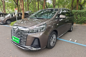 别克GL8 2023款 陆上公务舱 尊贵型