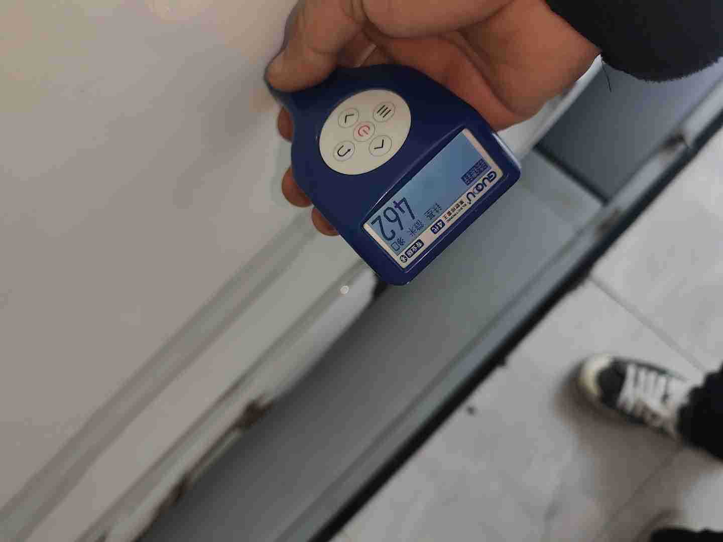车辆左侧前门整体外观