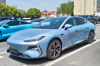 吉利银河 银河E8 2025款 700km 远航智驾版