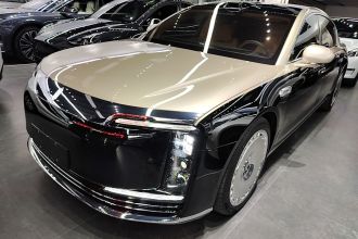 鸿蒙智行 尊界S800 2025款 增程 星辉尊享版 5座 (192线激光雷达）