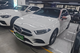 奔驰A级 2022款 改款 A 180 L 运动轿车