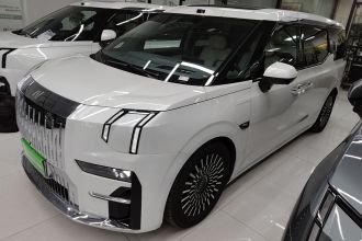 极氪009 2024款 七座过道版四驱 108kWh
