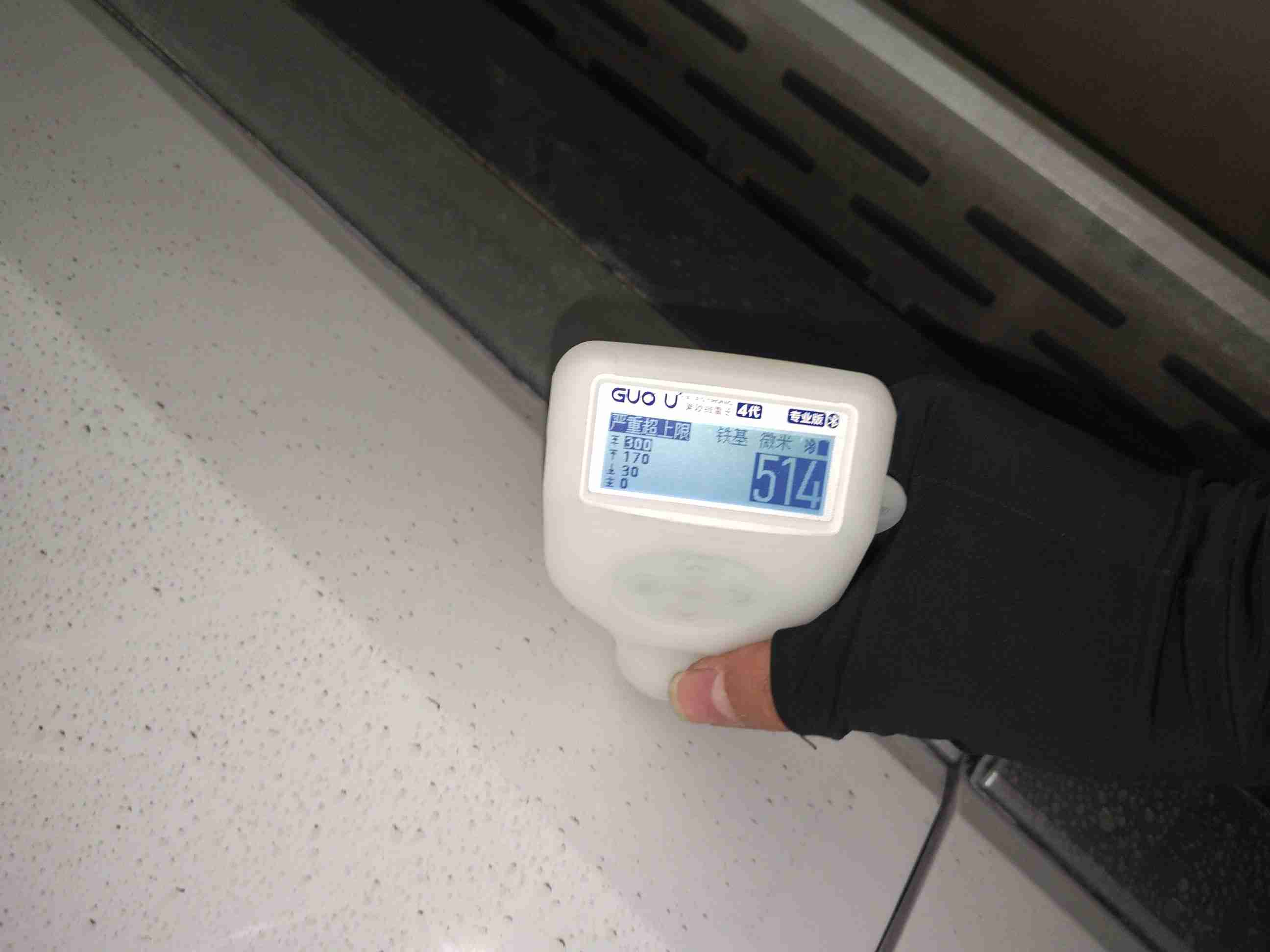 右前门钣金喷漆修复痕迹实拍