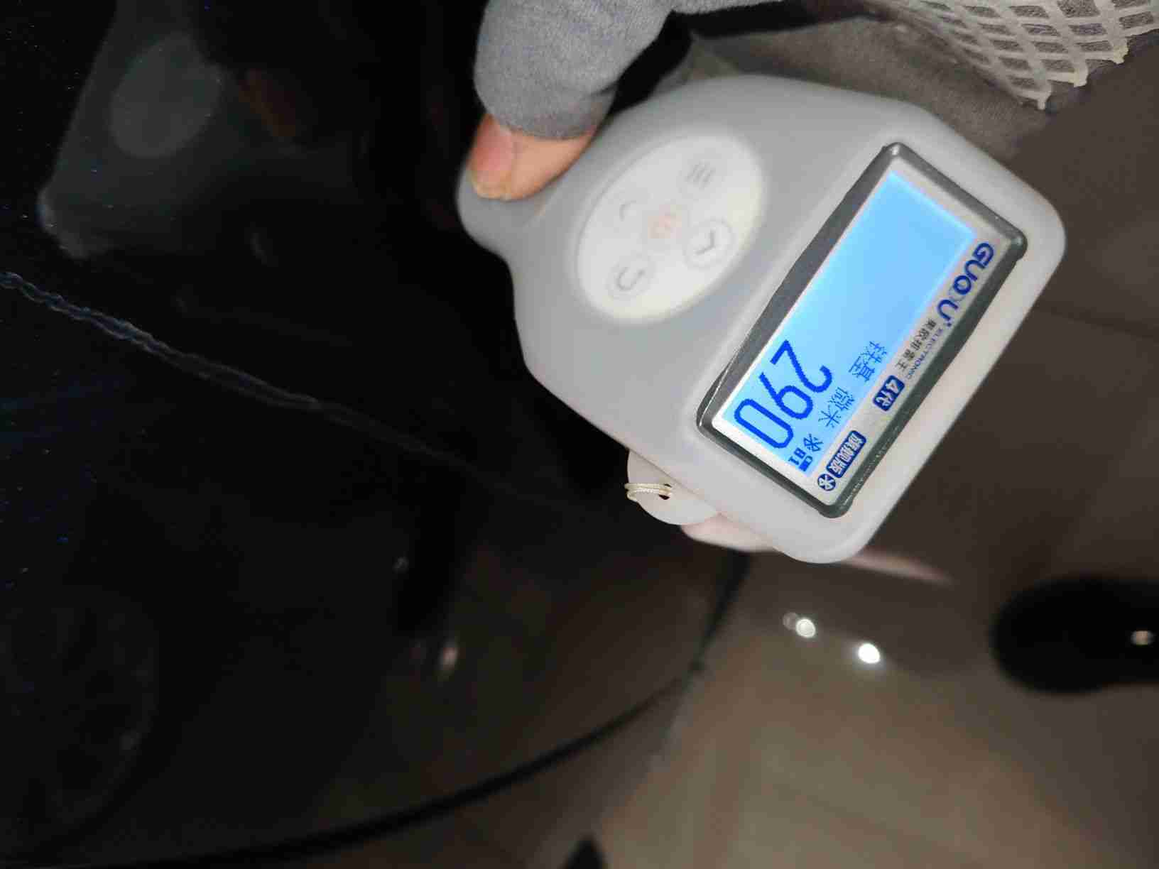 左侧前门喷漆修复实拍