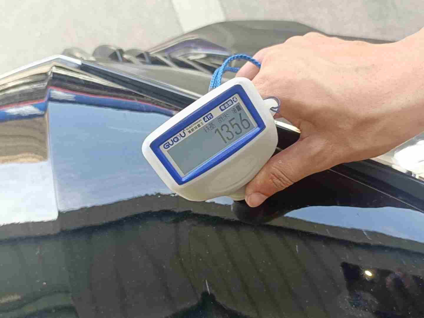 发动机舱盖漆面钣金痕迹实拍