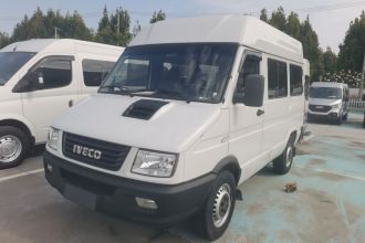 依维柯得意 2017款 2.5T A35客车5-7座47Z5