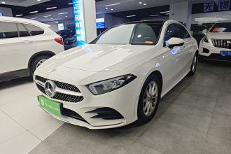 奔驰A级 2022款 改款 A 200 L 运动轿车时尚型