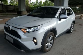 丰田 RAV4荣放 2022款 2.0L CVT两驱风尚Plus版