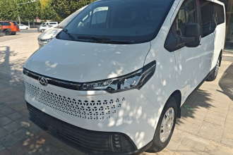 上汽大通MAXUS 新途V70 2023款 2.0T 精英版 自动长轴低顶 6/7座
