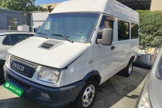 依维柯得意 2021款 2.5T A35 M1客车5-9座短轴中顶双胎侧拉门