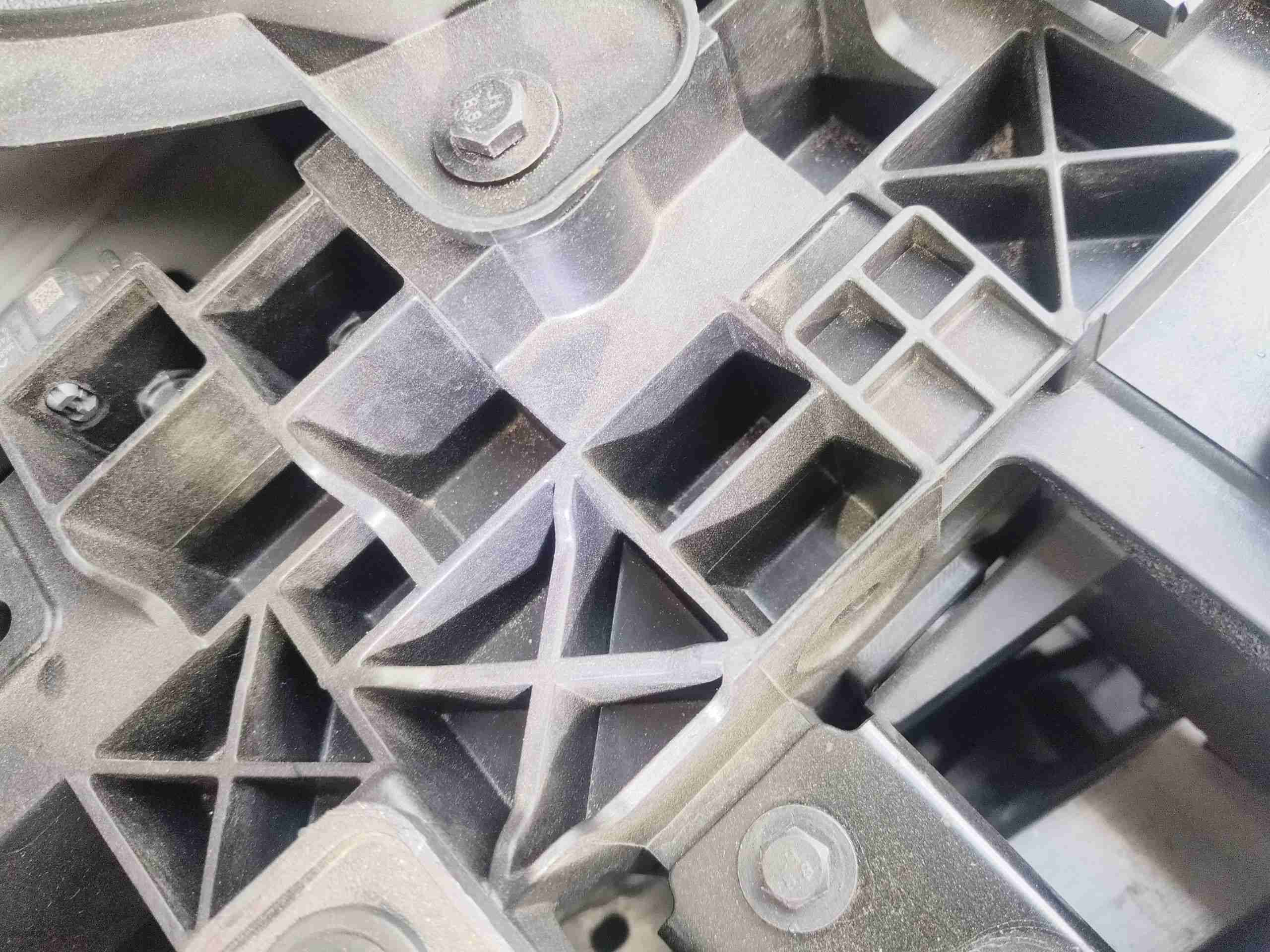 水箱框架更换螺丝连接痕迹实拍