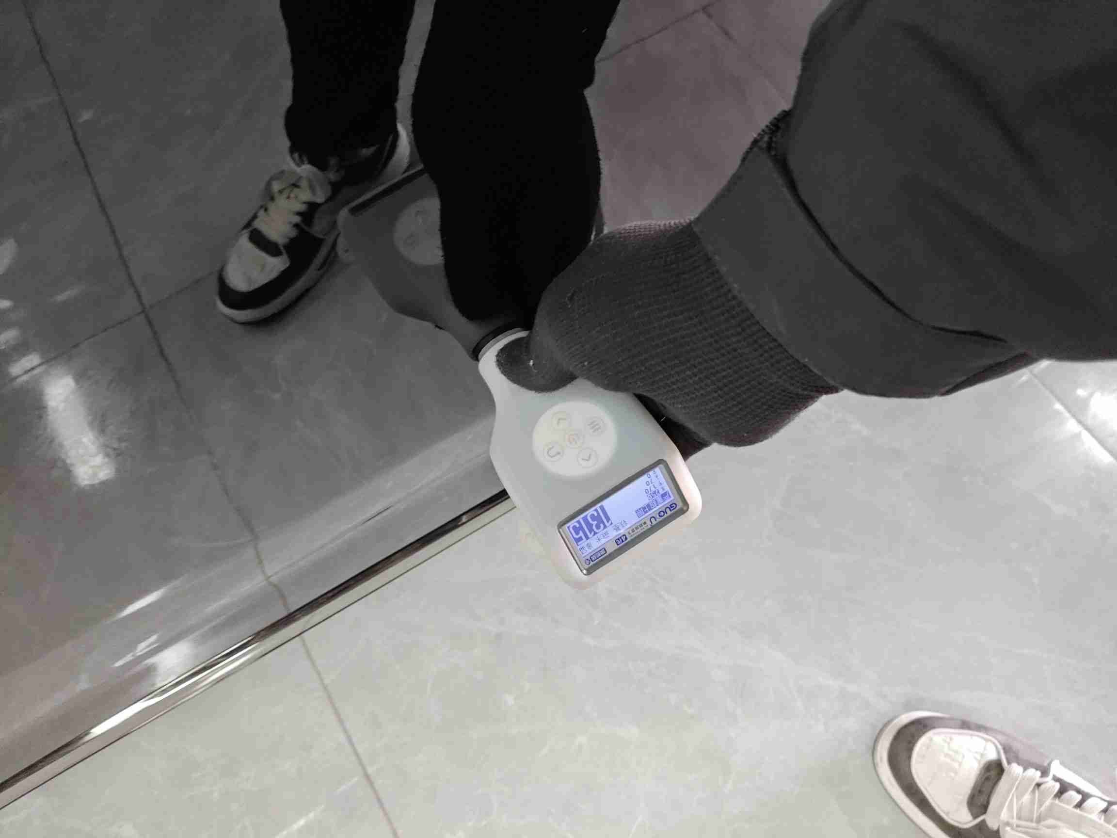 右侧后门钣金区域整体观感实拍