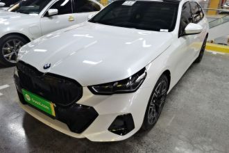 宝马5系 2025款 530Li 尊享型 M运动套装