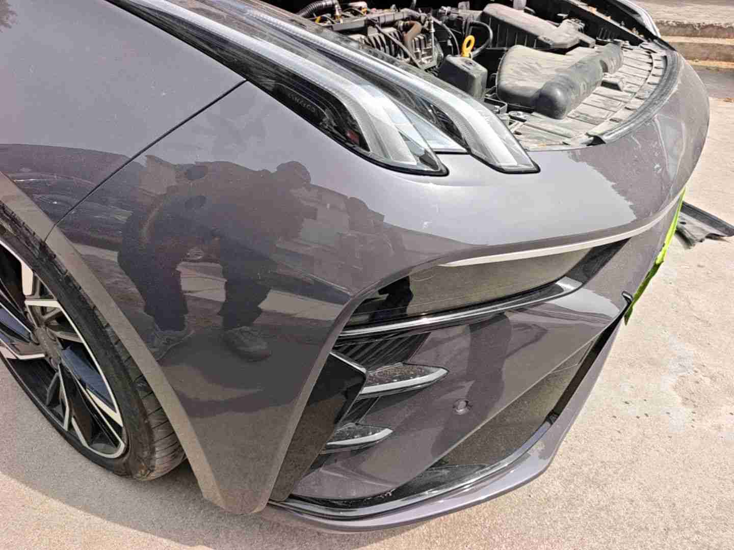 前保险杠安装异常实拍