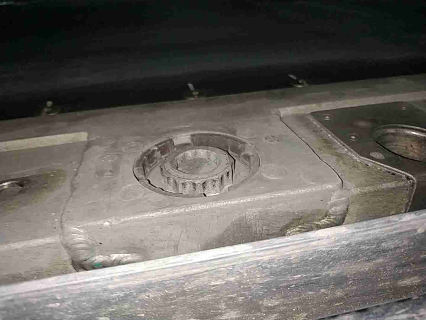 动力电池箱底板更换记录相关图片