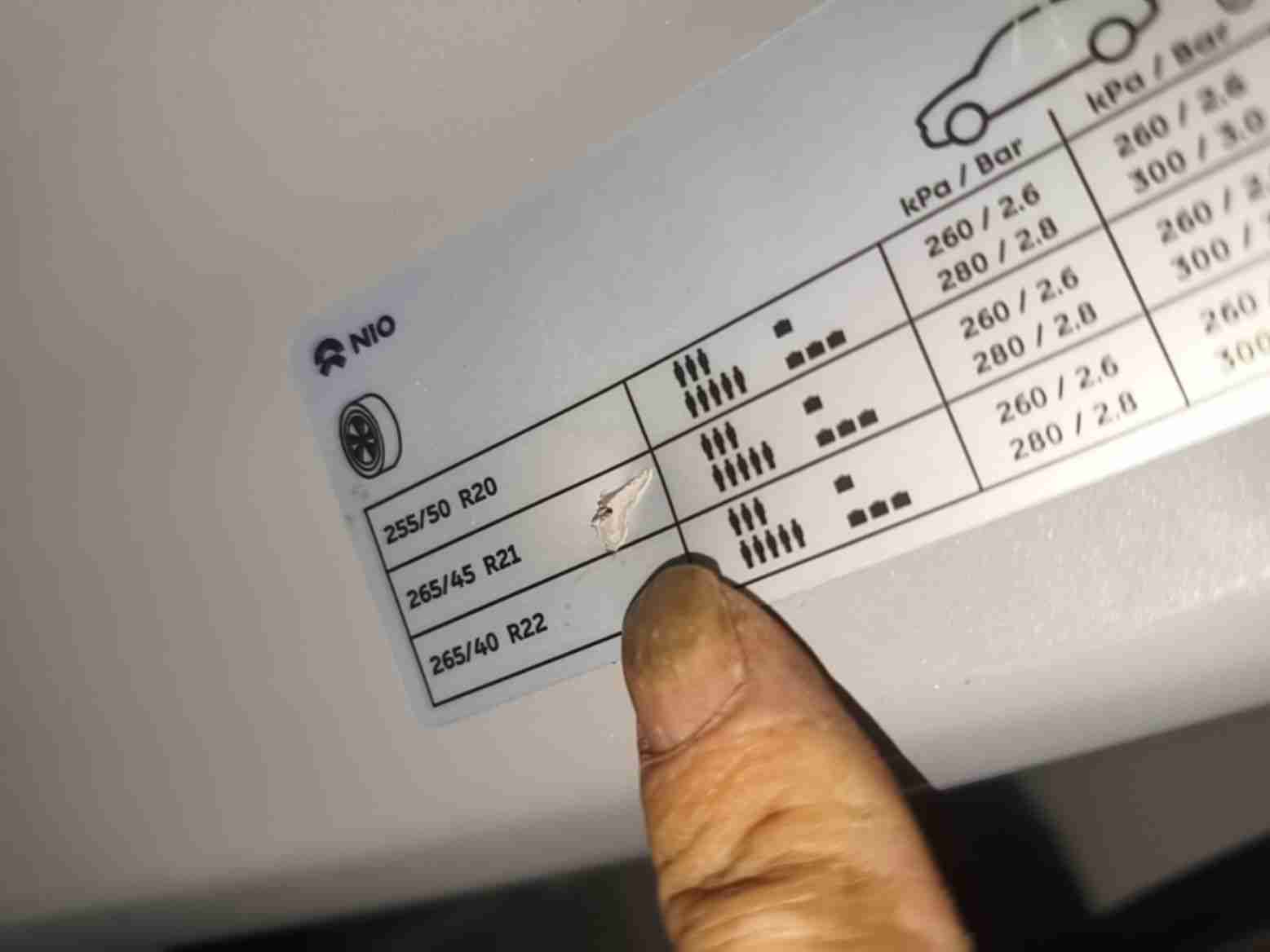 左B柱内侧轻微变形检测实拍