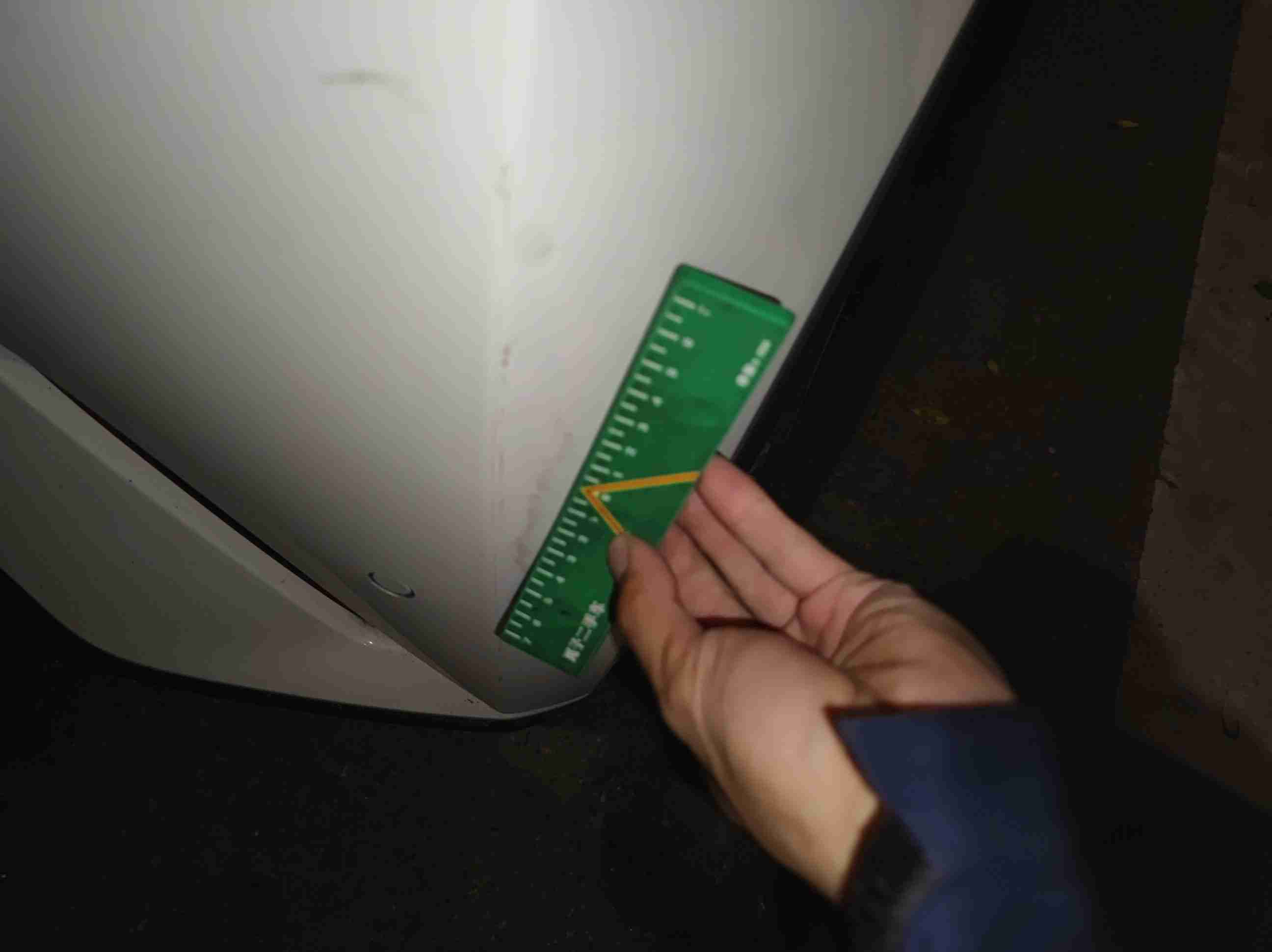 后保险杠使用痕迹实拍