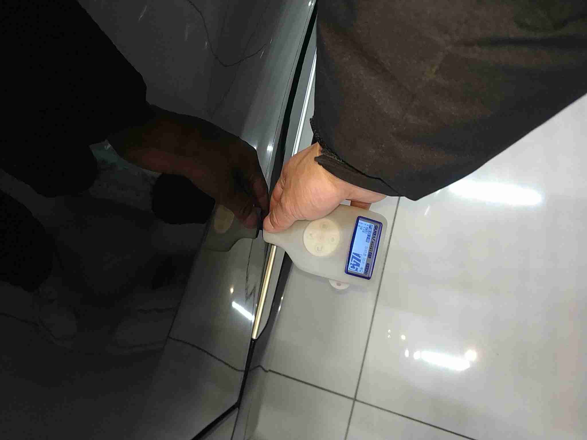 右后门漆面钣金修复痕迹实拍
