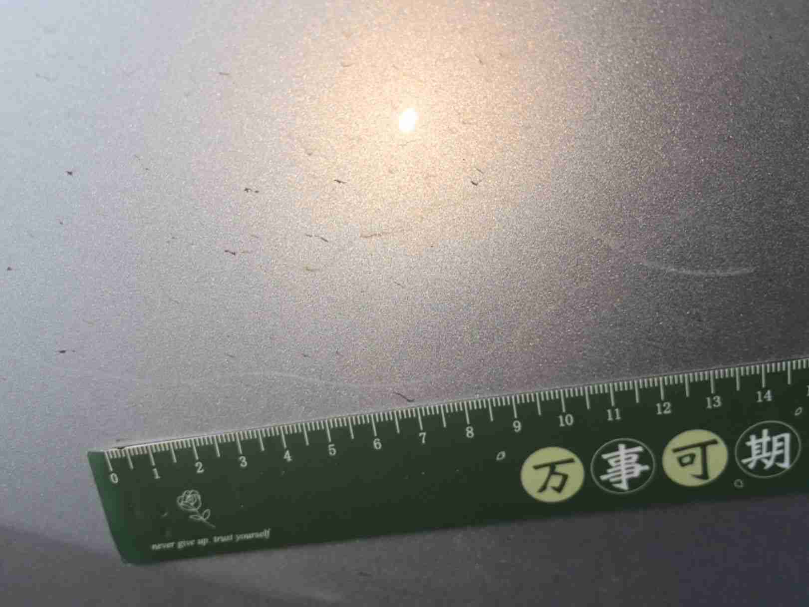 左侧后门漆面划痕实拍