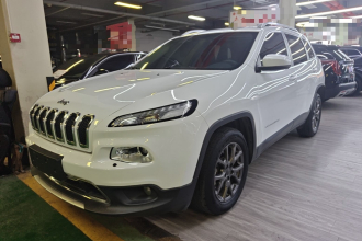 Jeep 自由光 2020款 2.0L 两驱经典运动版