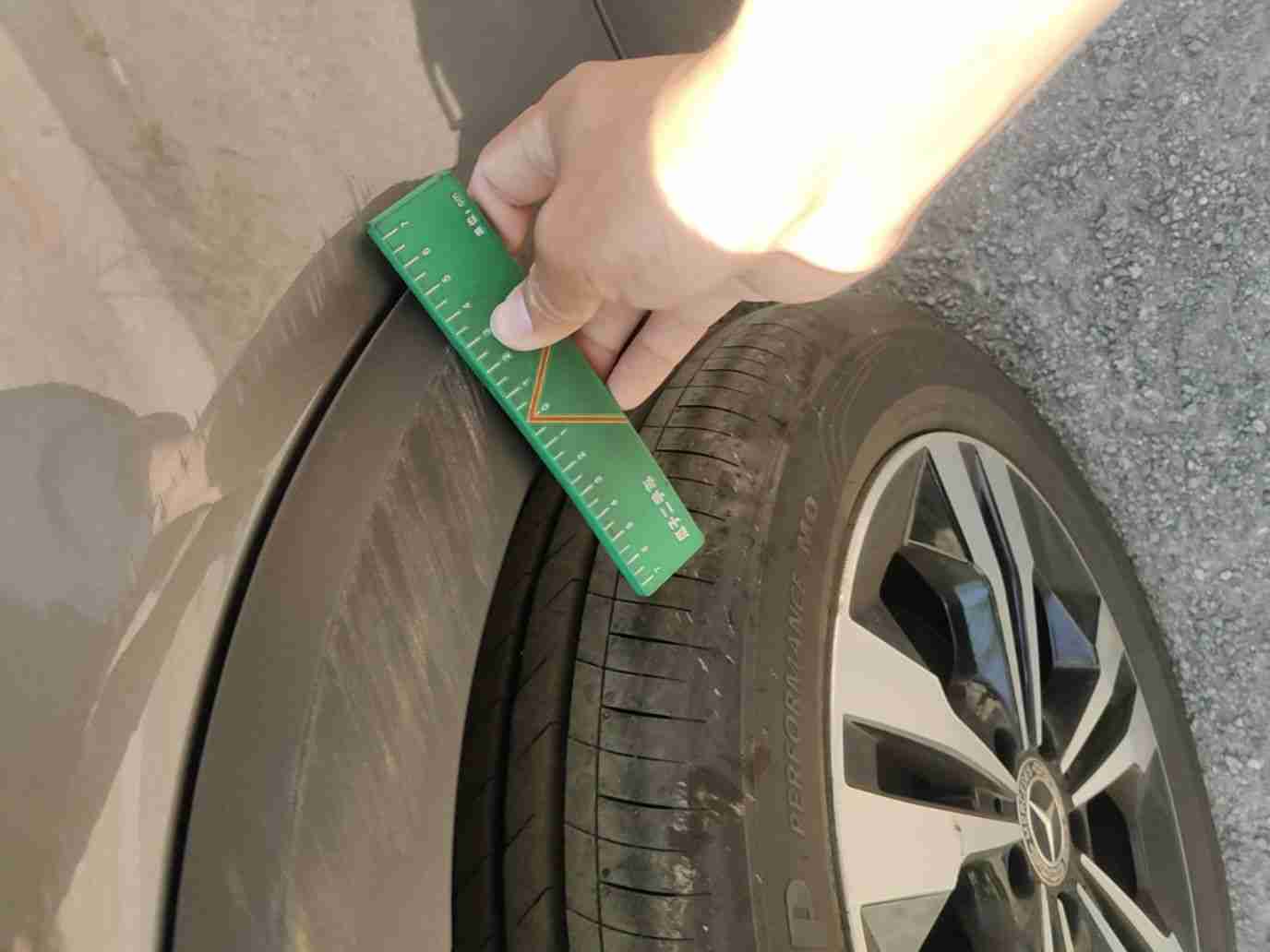 右后轮眉处划痕实拍