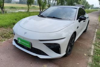哪吒汽车 哪吒S 2022款 增程版 1160km 后驱大版
