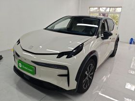 极氪X 2025款 五座四驱运动版