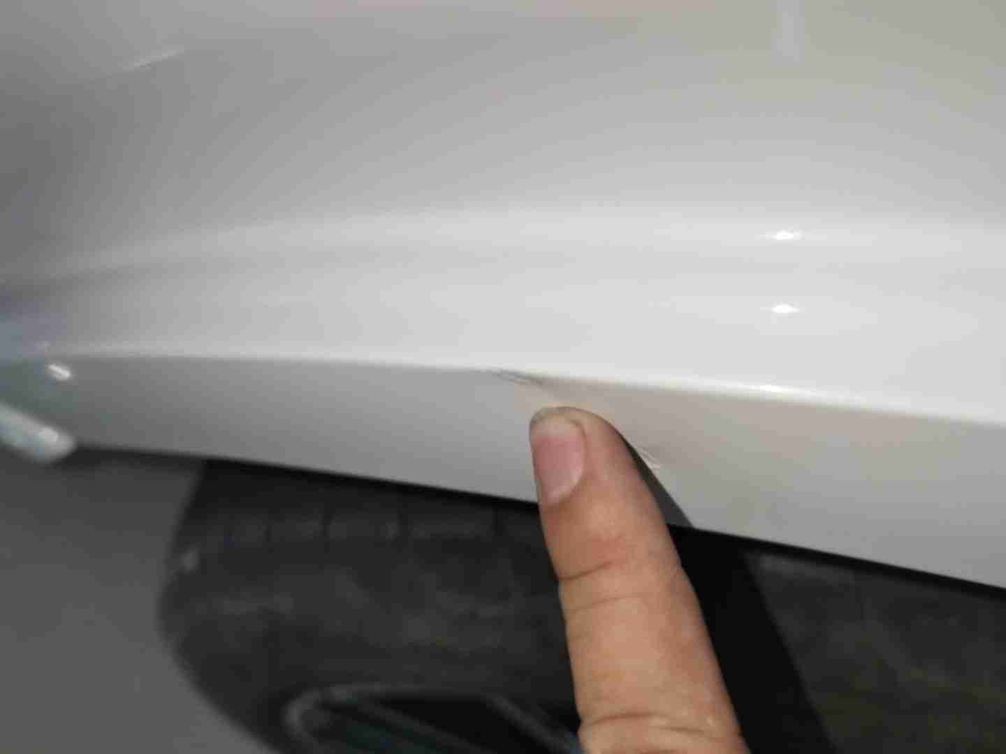 左C柱内侧非锁销面轻微变形实拍