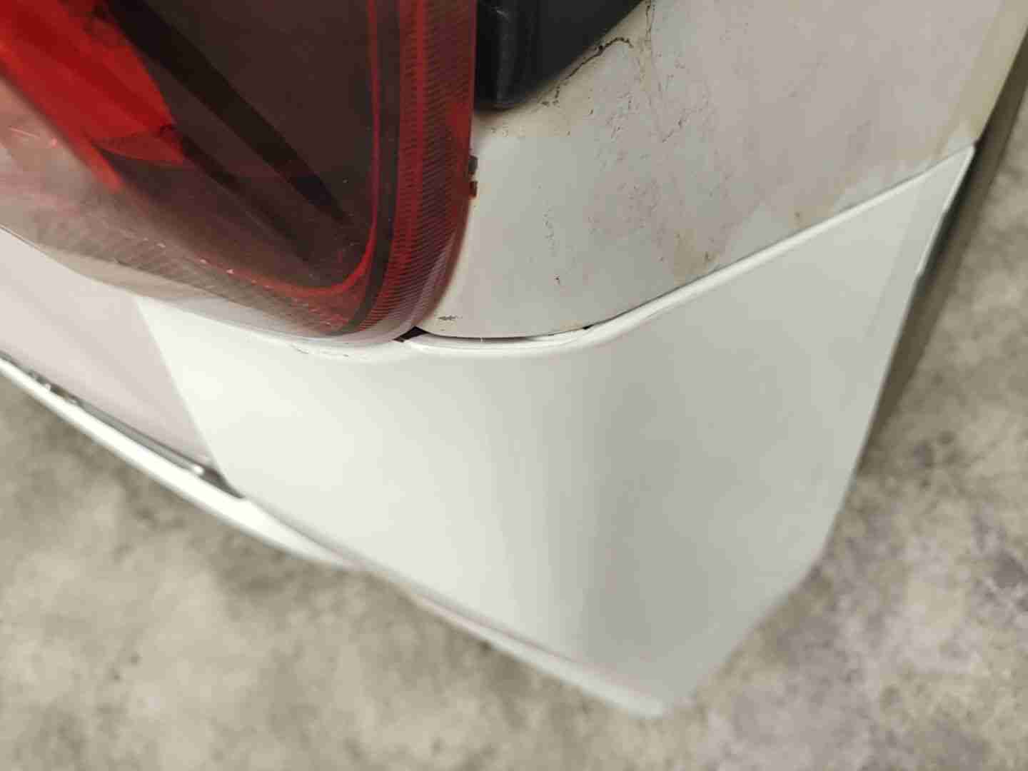 后保险杠安装异常部位实拍