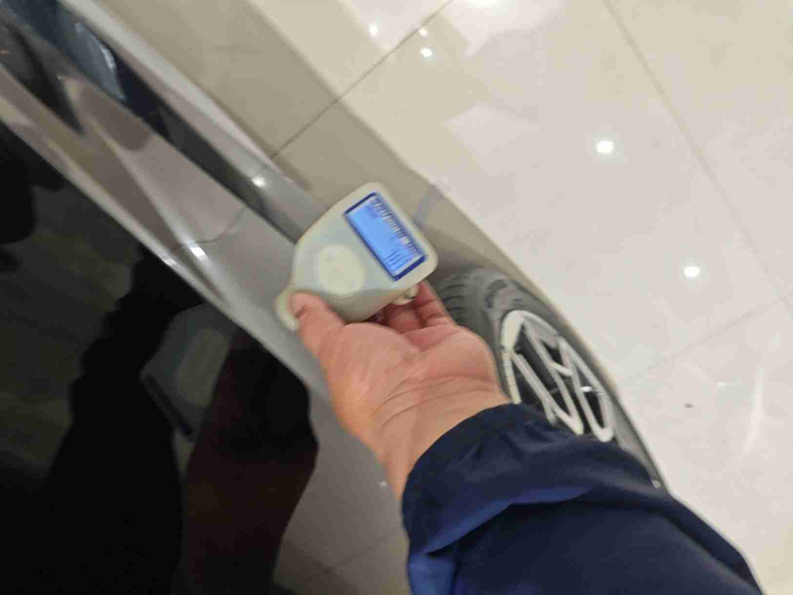 右后门区域补漆痕迹实拍