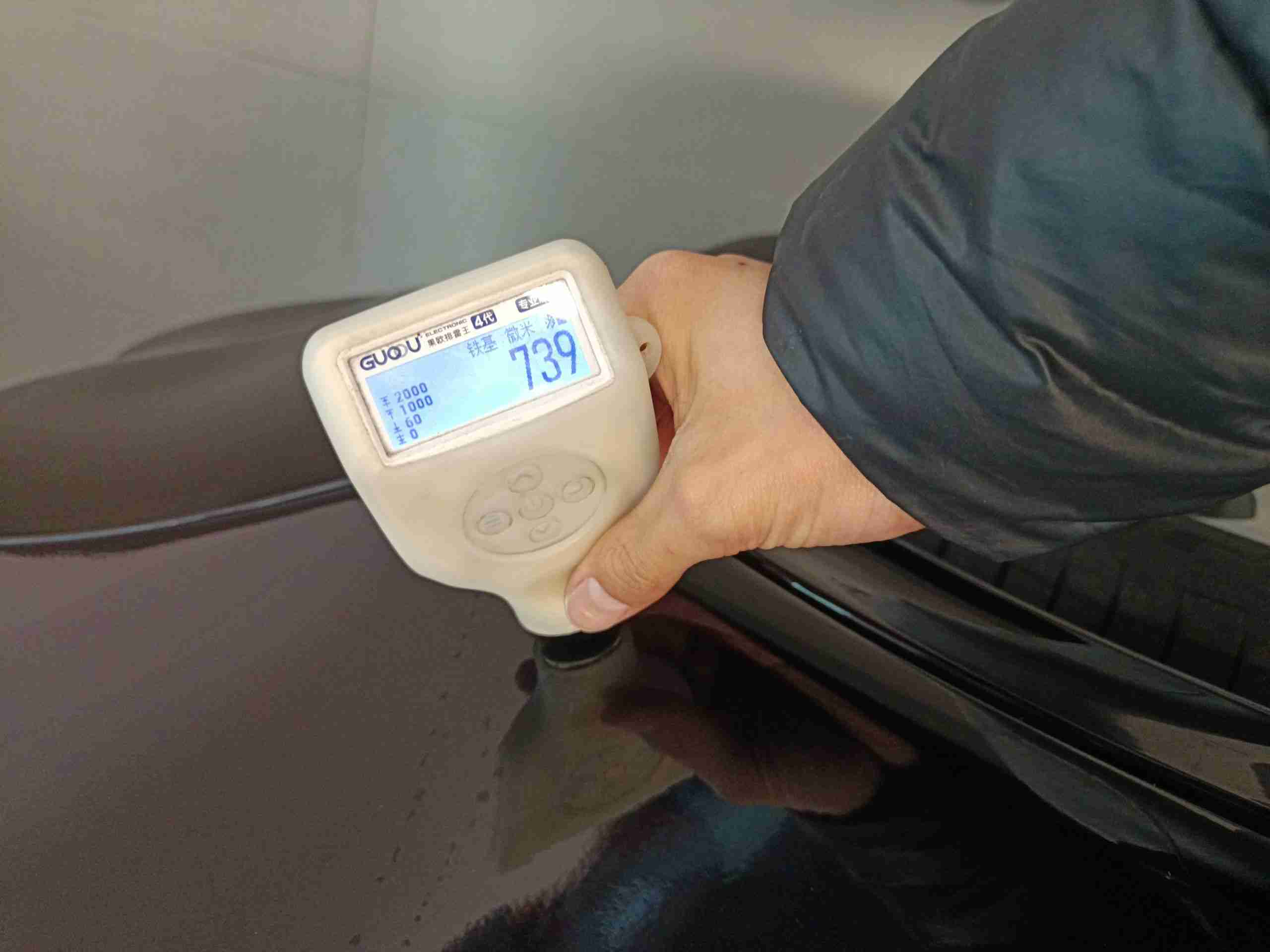 左后翼子板钣金修复痕迹实拍