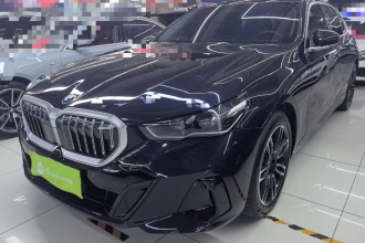 宝马5系 2025款 530Li 领先型 M运动套装