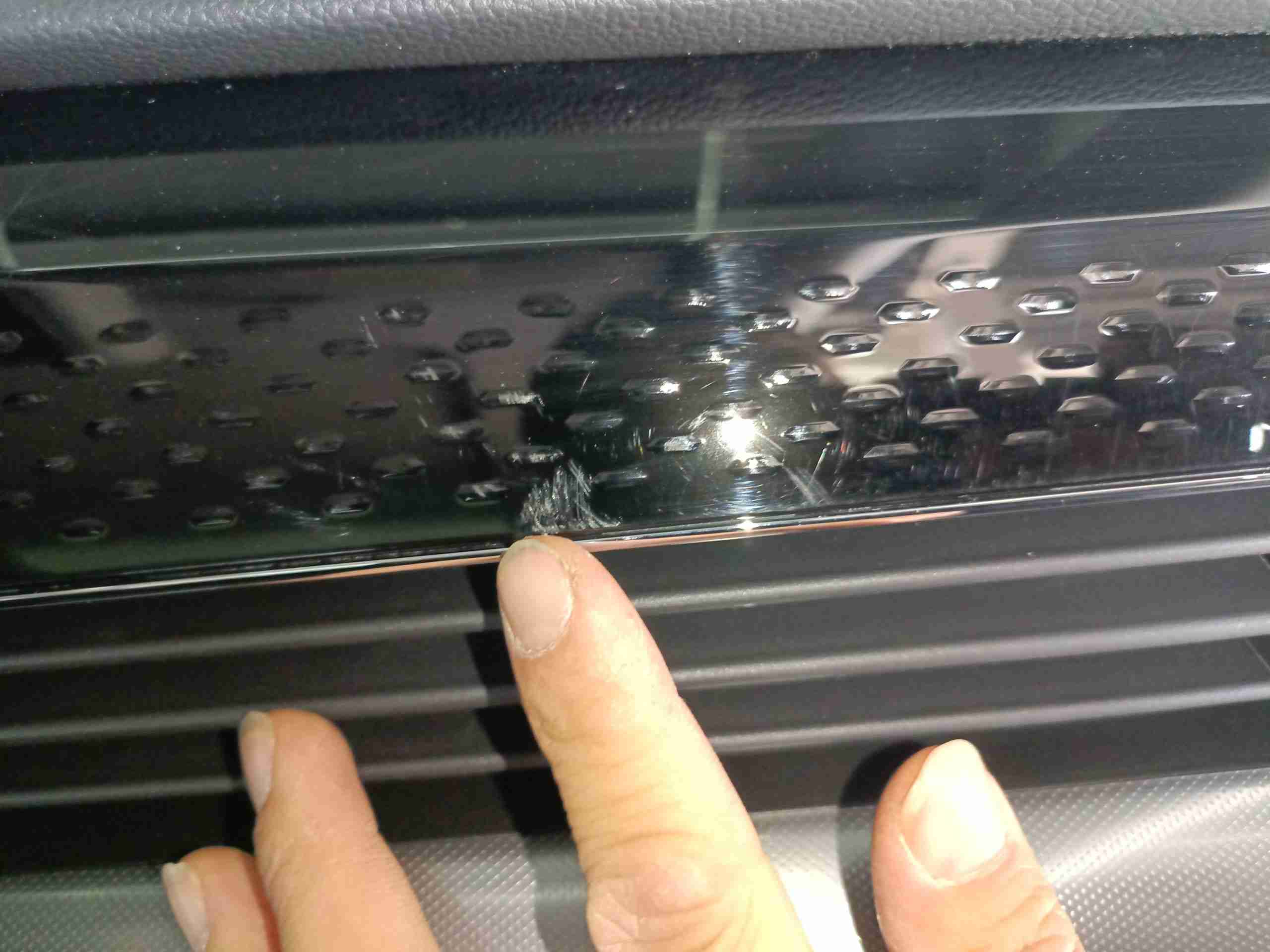 中控台脏污痕迹实拍
