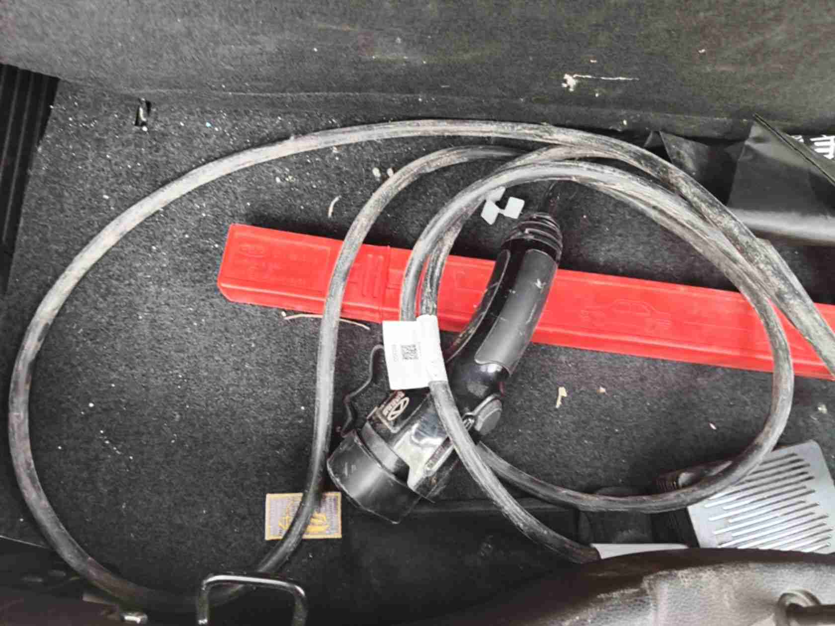 随车便携充电器实拍