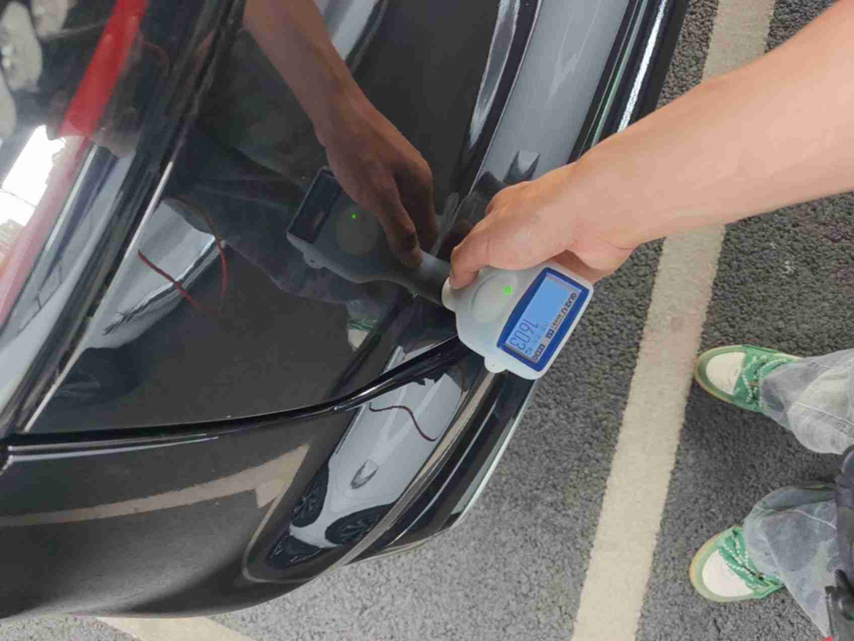后备箱盖钣金修复部位实拍