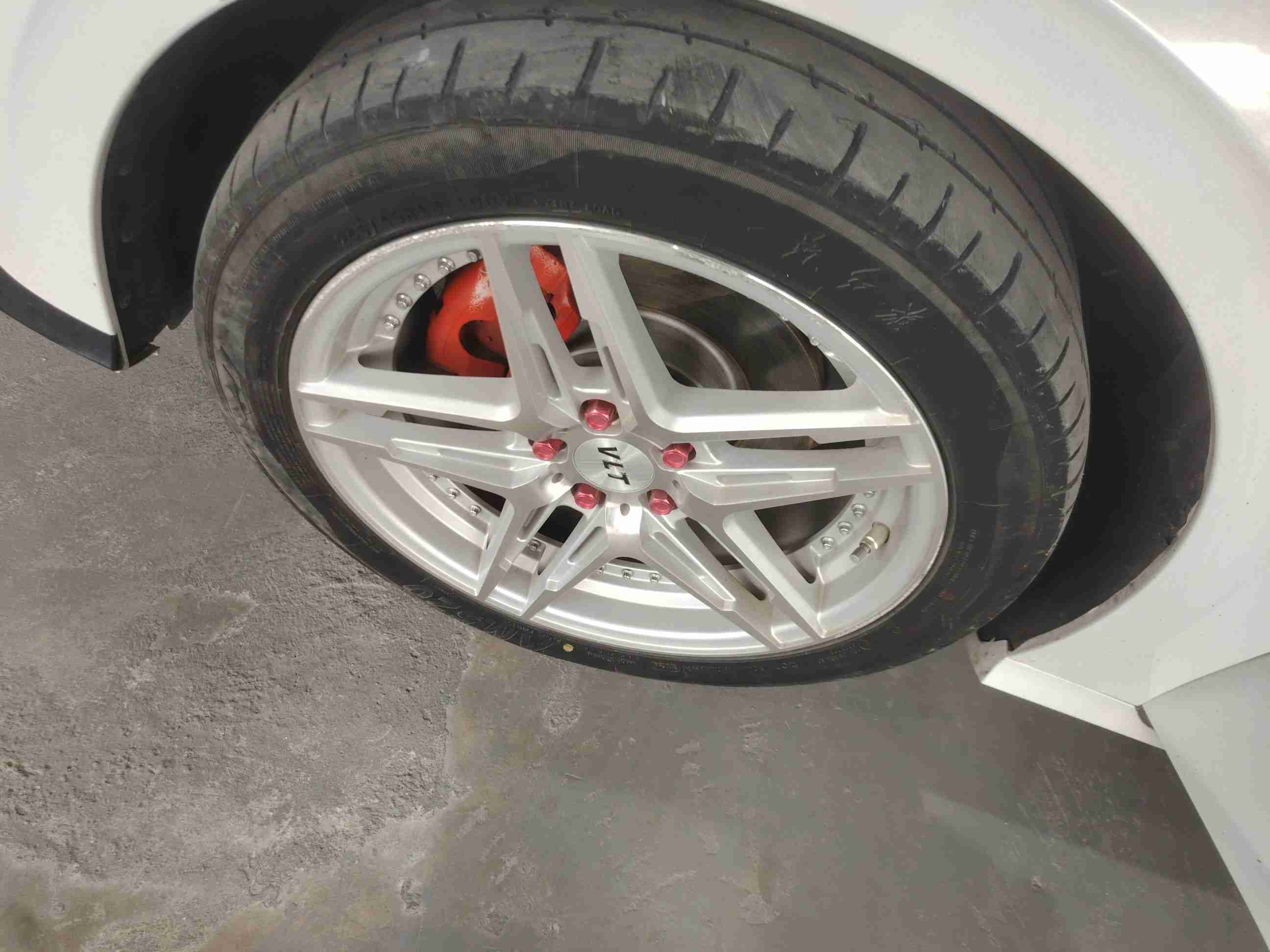 改装轮毂与轮胎实拍