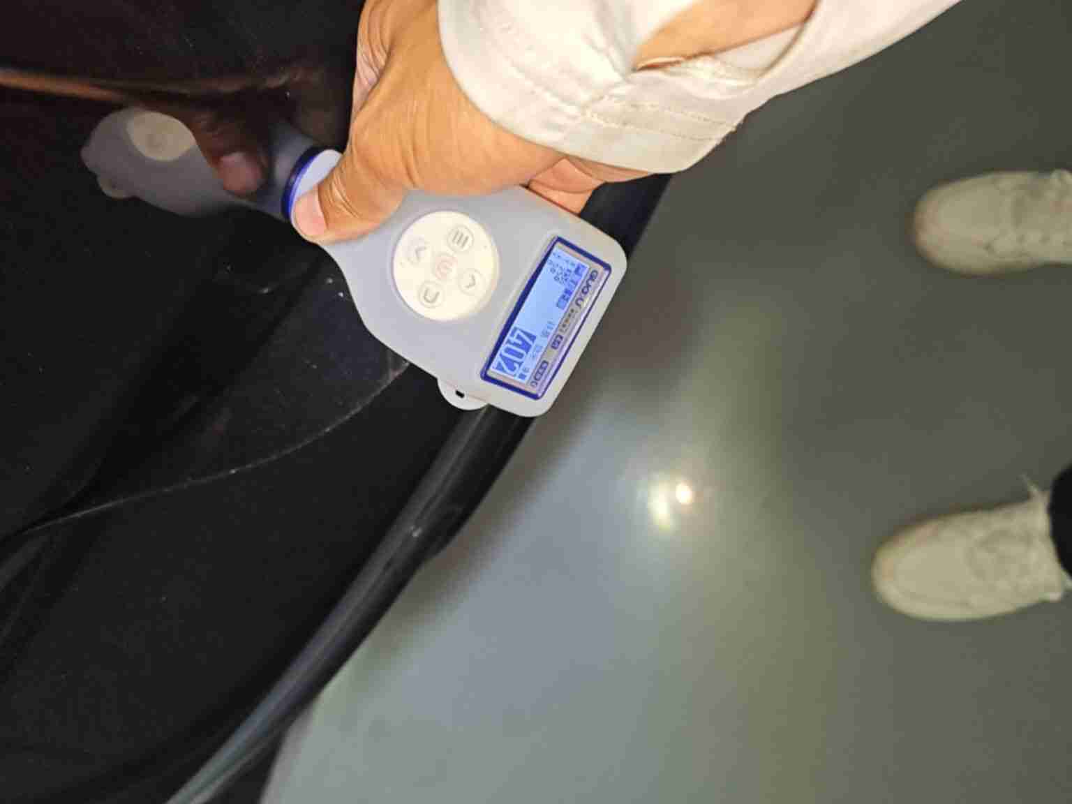 后备箱盖钣金修复痕迹实拍