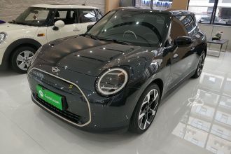 电动MINI COOPER 2024款 452km COOPER SE 艺术家