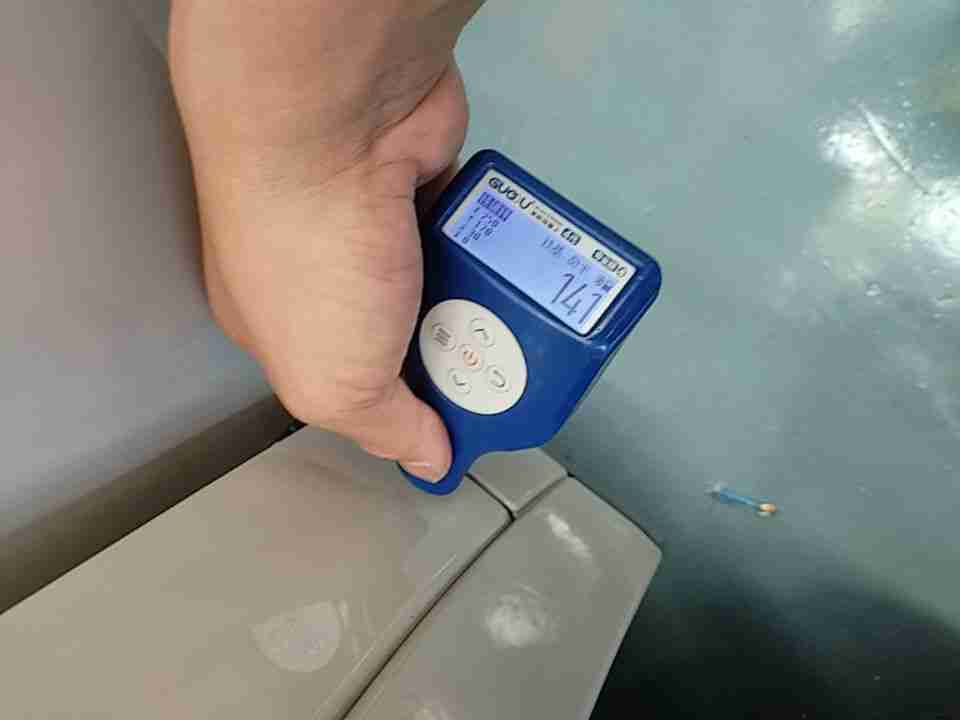 左前翼子板喷漆修复痕迹实拍