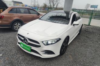 奔驰A级 2022款 改款三 A 200 L 运动轿车时尚型