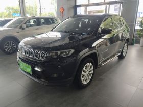 Jeep 指南者 2021款 220T 自动精英版