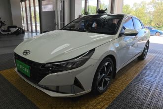 现代 伊兰特 2022款 1.5L CVT LUX尊贵版