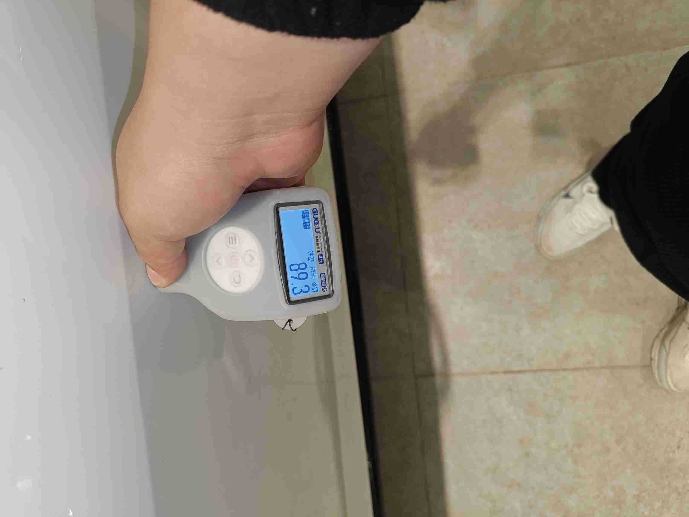 右前门漆面修复痕迹实拍