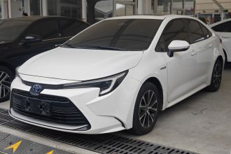 丰田 雷凌 2023款 智能电混双擎 1.8L 豪华版