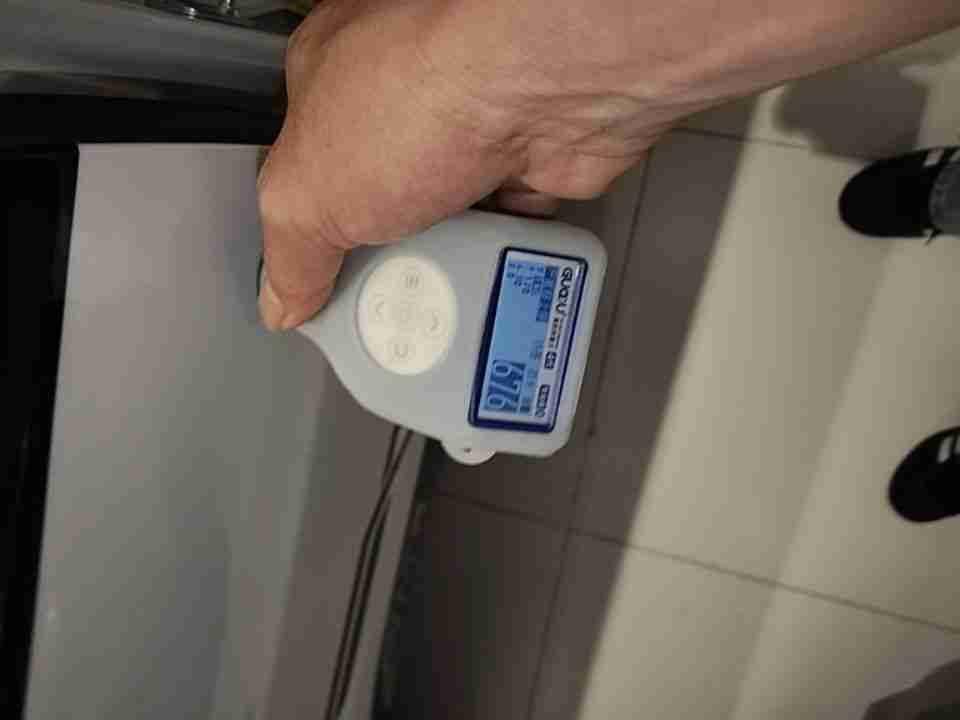 右侧后门钣金修复痕迹实拍