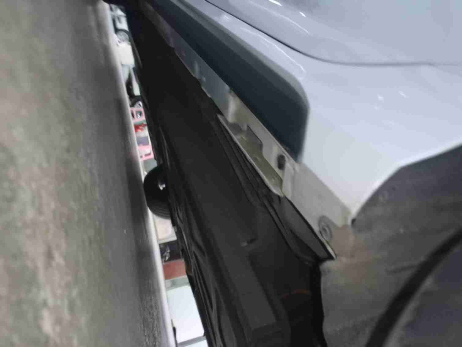 车辆左侧外观整体视角