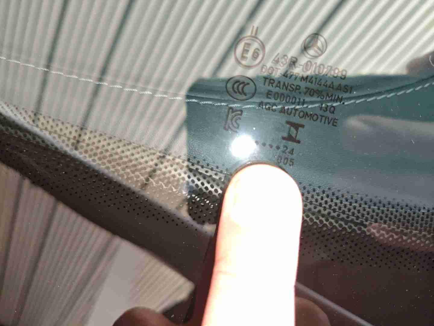 前风挡玻璃更换痕迹实拍
