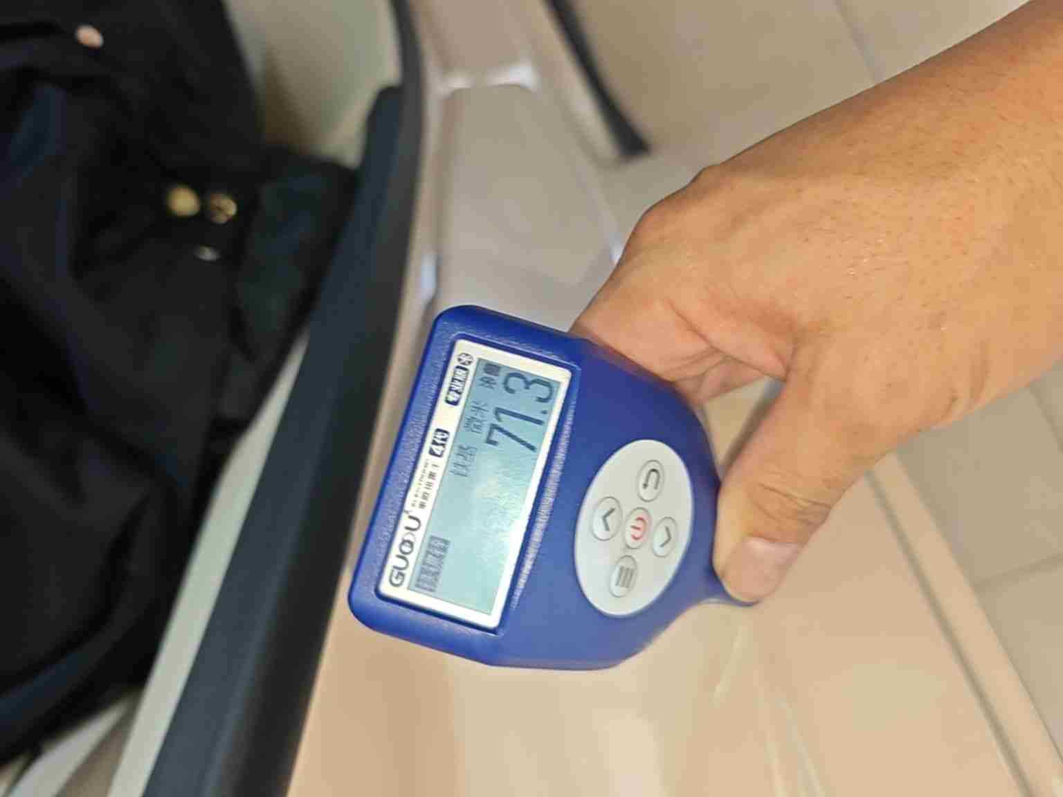 车辆右后门框漆面情况