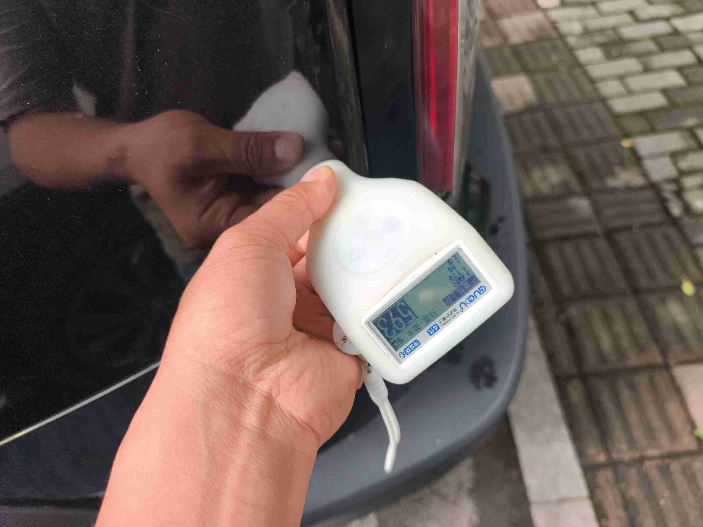 左后翼子板钣金喷漆痕迹实拍
